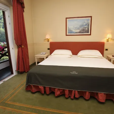 Grand Royal E Golf Hotell 5*