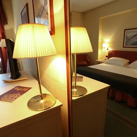 Grand Royal E Golf Hotell 5*