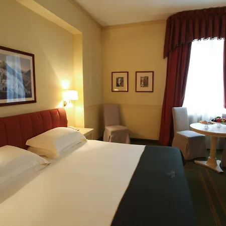 Grand Royal E Golf Hotell 5*