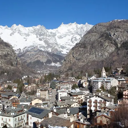 Grand Royal E Golf Ξενοδοχείο 5*