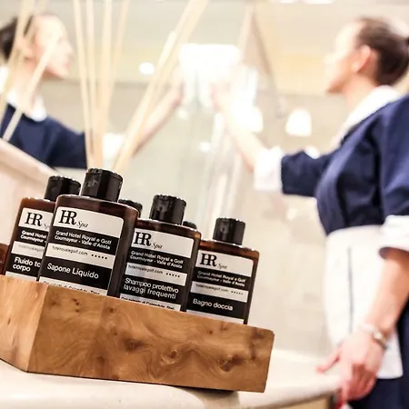 Grand Royal E Golf מלון